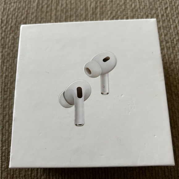 Apple White Wireless Headset with Sleek Design